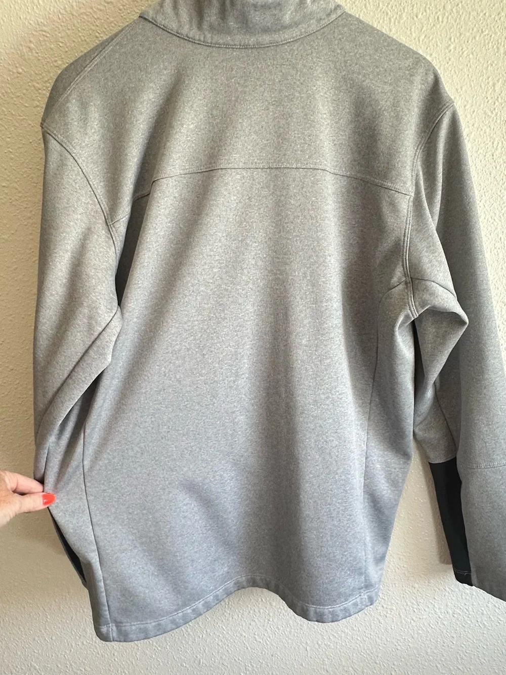 The north face men’s XL grey quarter zip